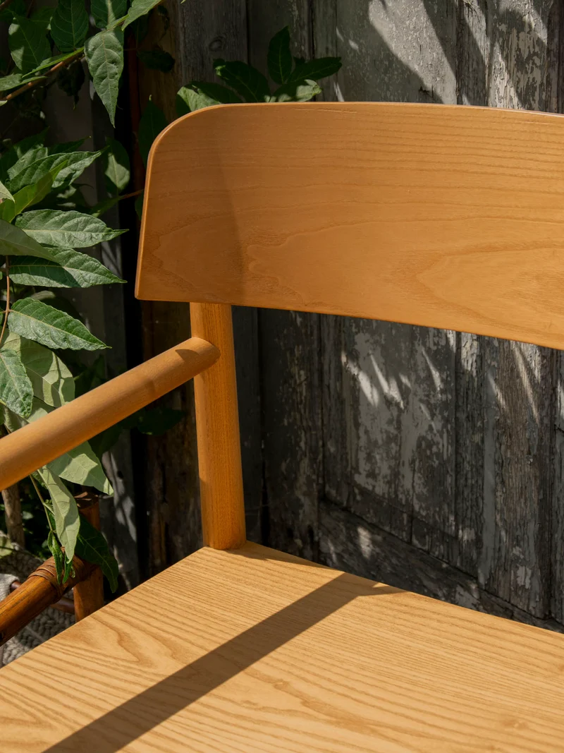 Jakob, le fauteuil en frêne aux lignes modernes N°1316