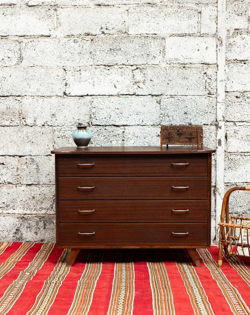 Olga, la commode aux pieds compas N°709