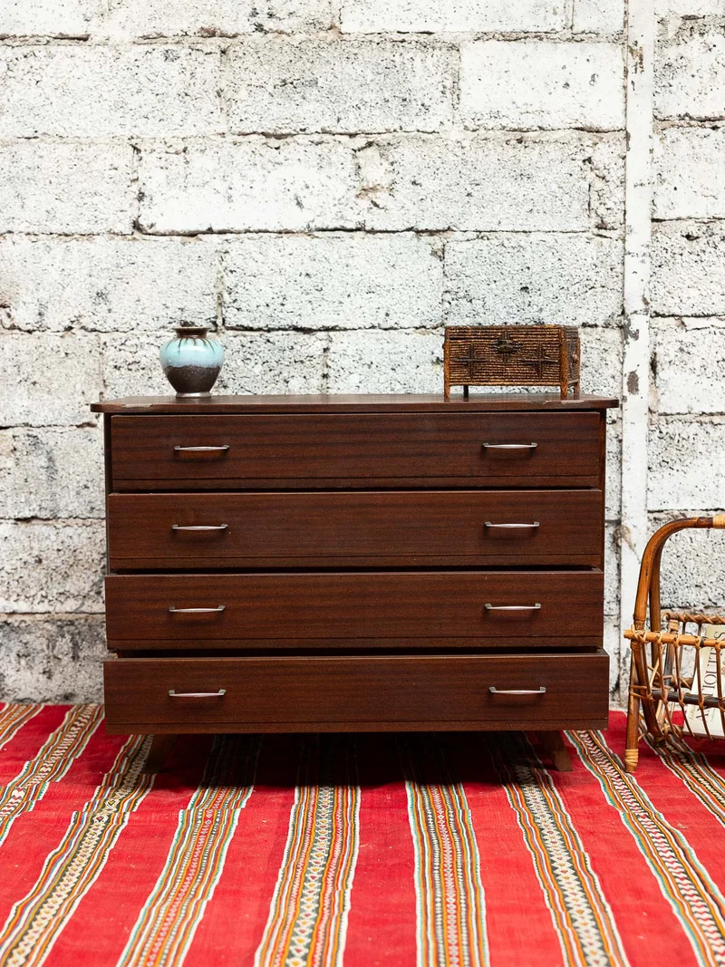 Olga, la commode aux pieds compas N°709