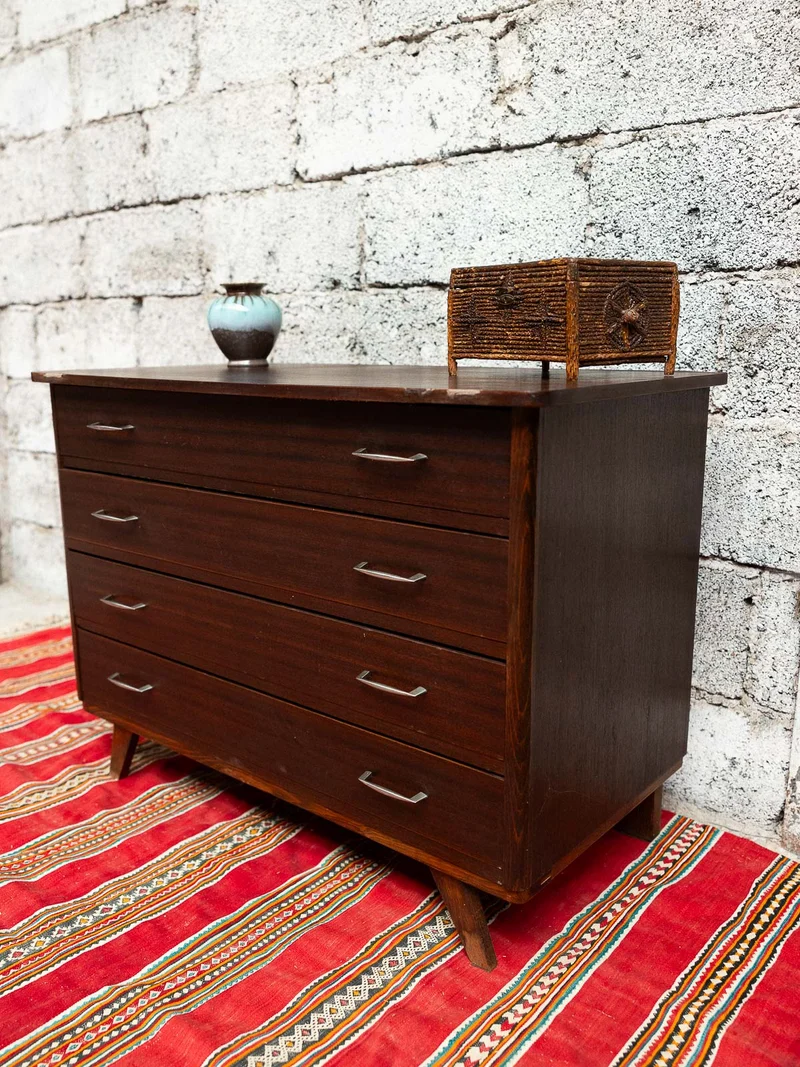 Olga, la commode aux pieds compas N°709