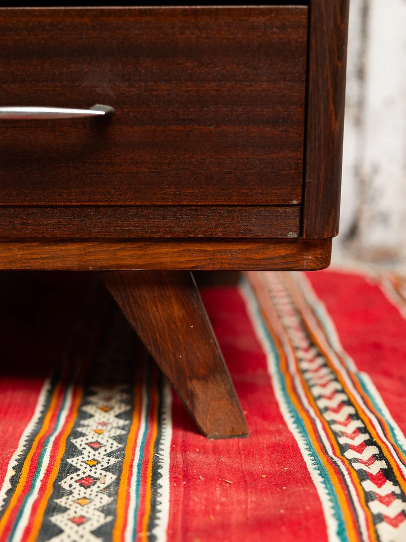 Olga, la commode aux pieds compas N°709
