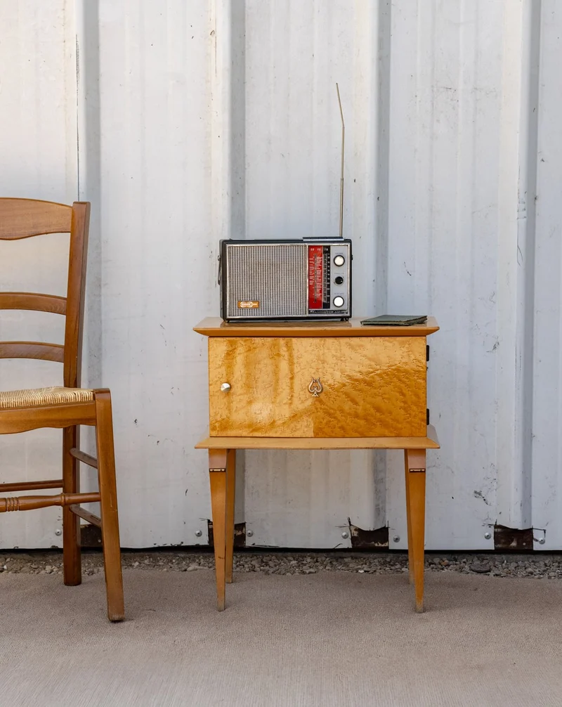 Maïa, la table de chevet en loupe de bois N°1538