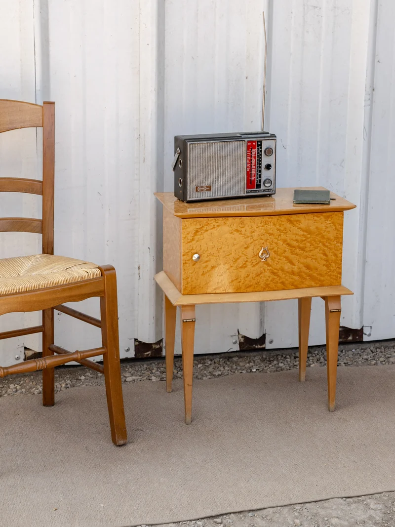Maïa, la table de chevet en loupe de bois N°1538