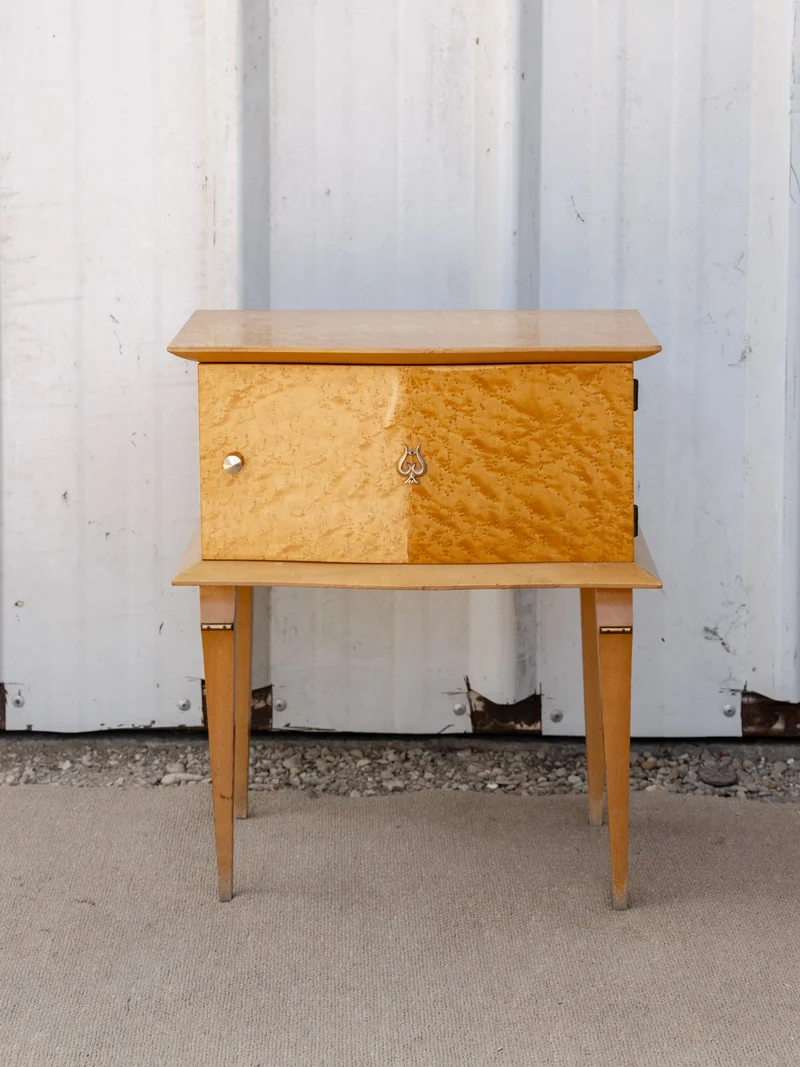 Maïa, la table de chevet en loupe de bois N°1538