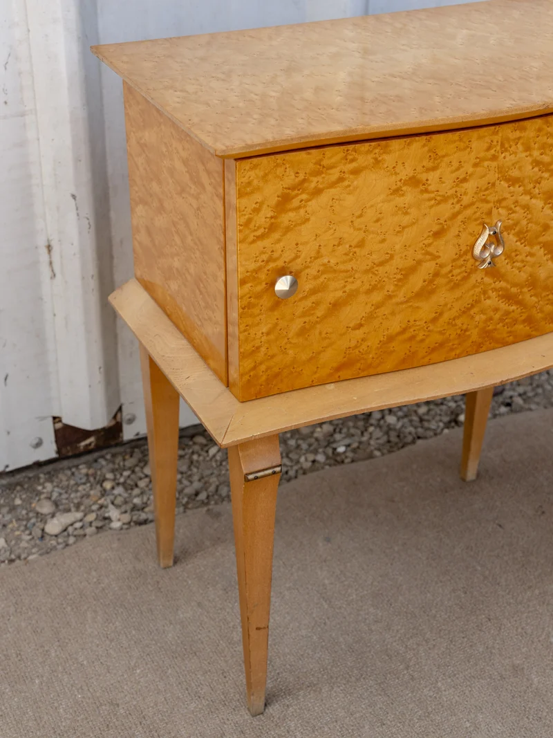 Maïa, la table de chevet en loupe de bois N°1538
