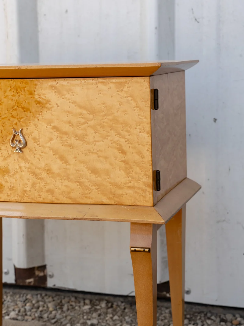 Maïa, la table de chevet en loupe de bois N°1538