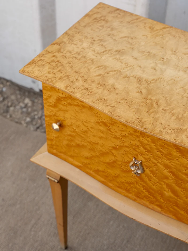 Maïa, la table de chevet en loupe de bois N°1538