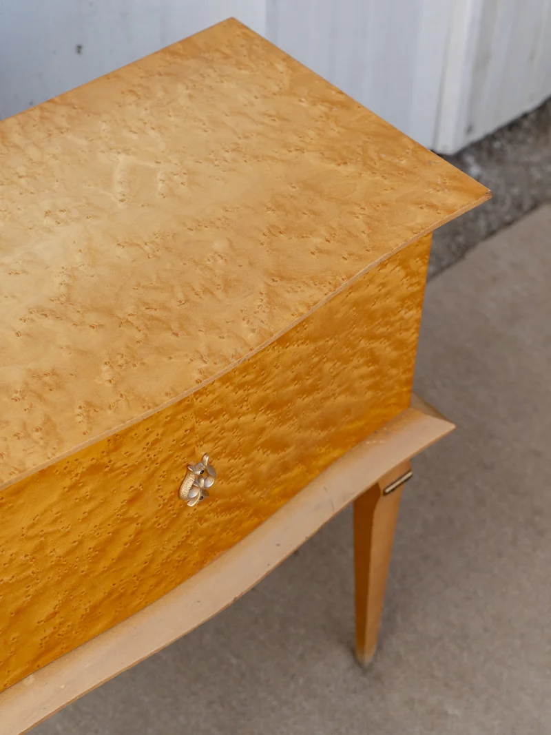 Maïa, la table de chevet en loupe de bois N°1538
