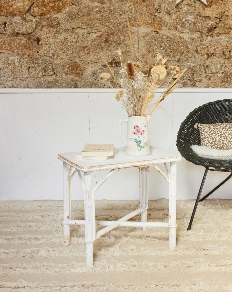 Francine, la table d'appoint en rotin N°1044