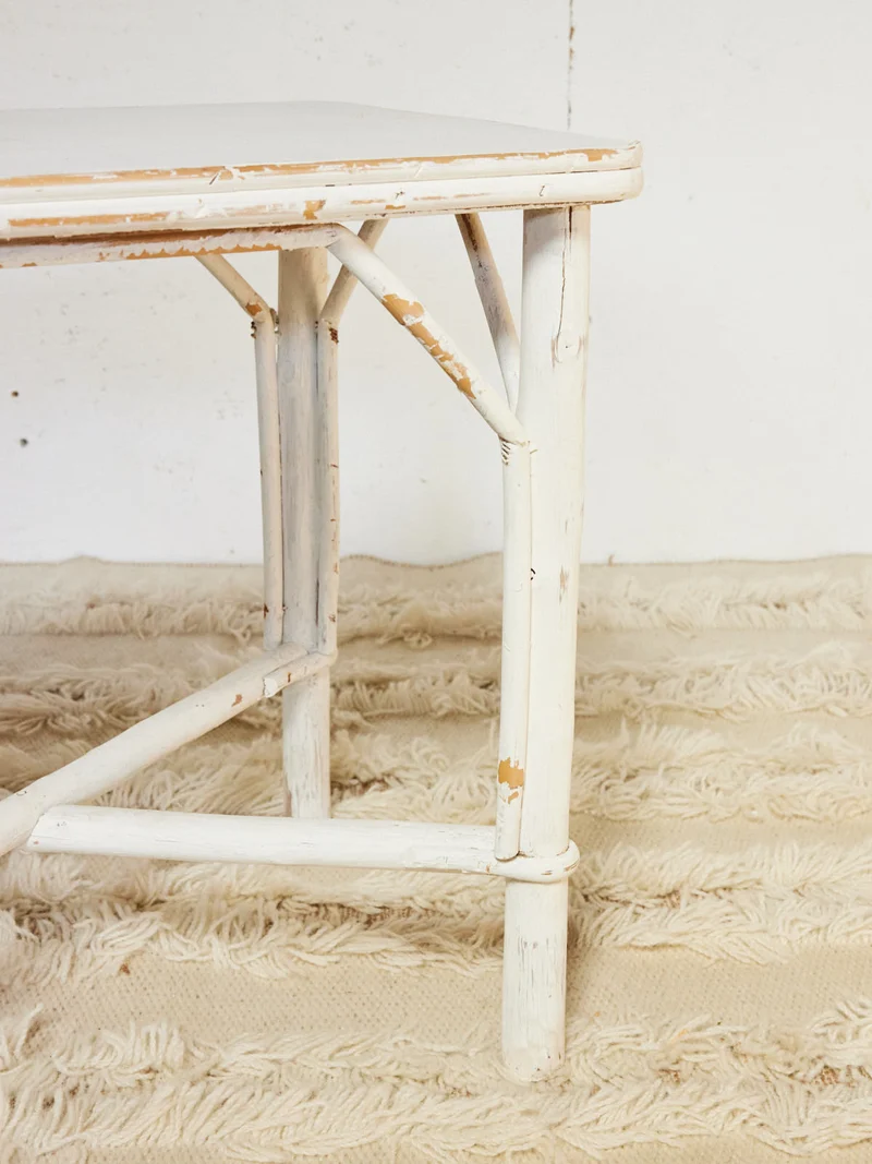 Francine, la table d'appoint en rotin N°1044