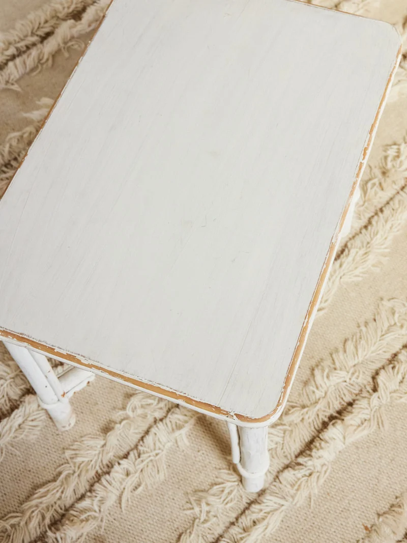 Francine, la table d'appoint en rotin N°1044