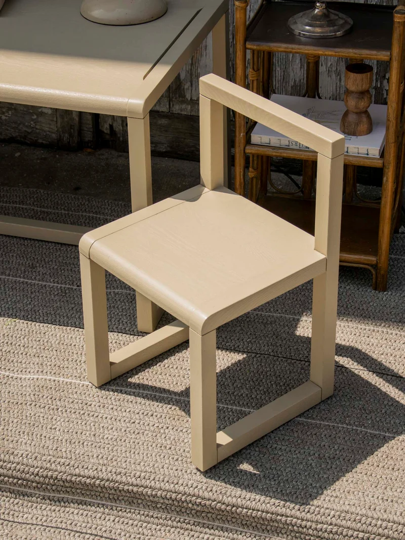 Ernestine, la chaise pour enfant au design contemporain N°1306