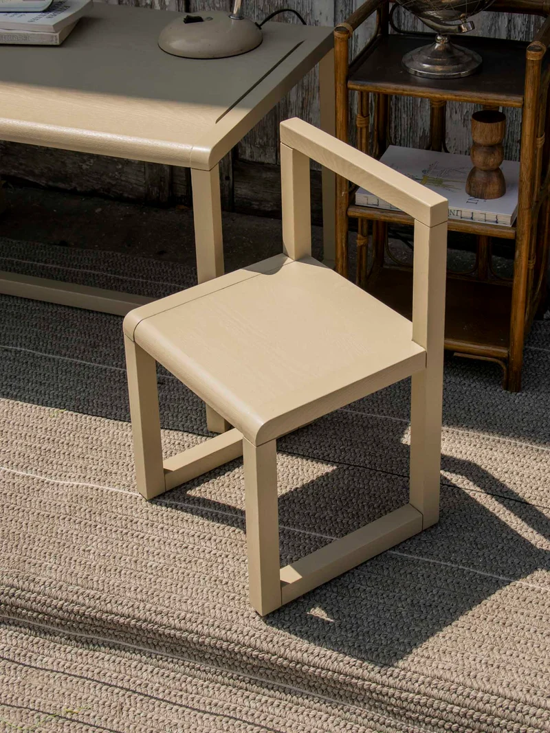 Ernestine, la chaise pour enfant au design contemporain N°1306