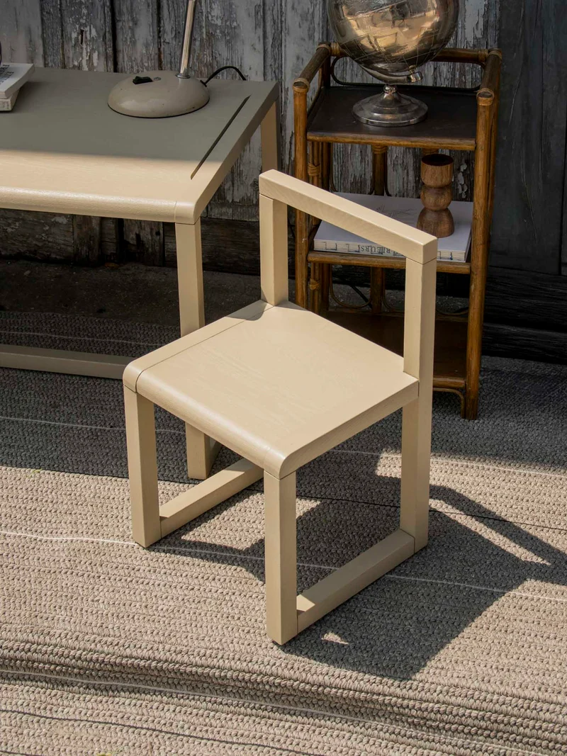 Ernestine, la chaise pour enfant au design contemporain N°1306