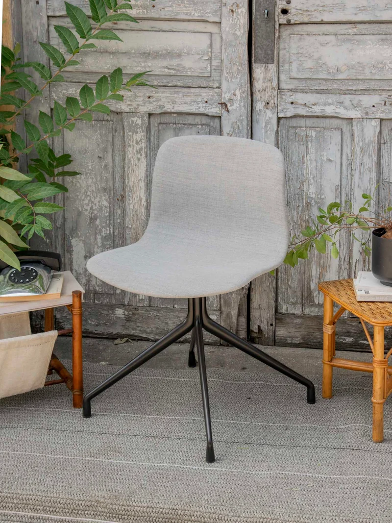 Alma, la chaise au design minimaliste N°1759