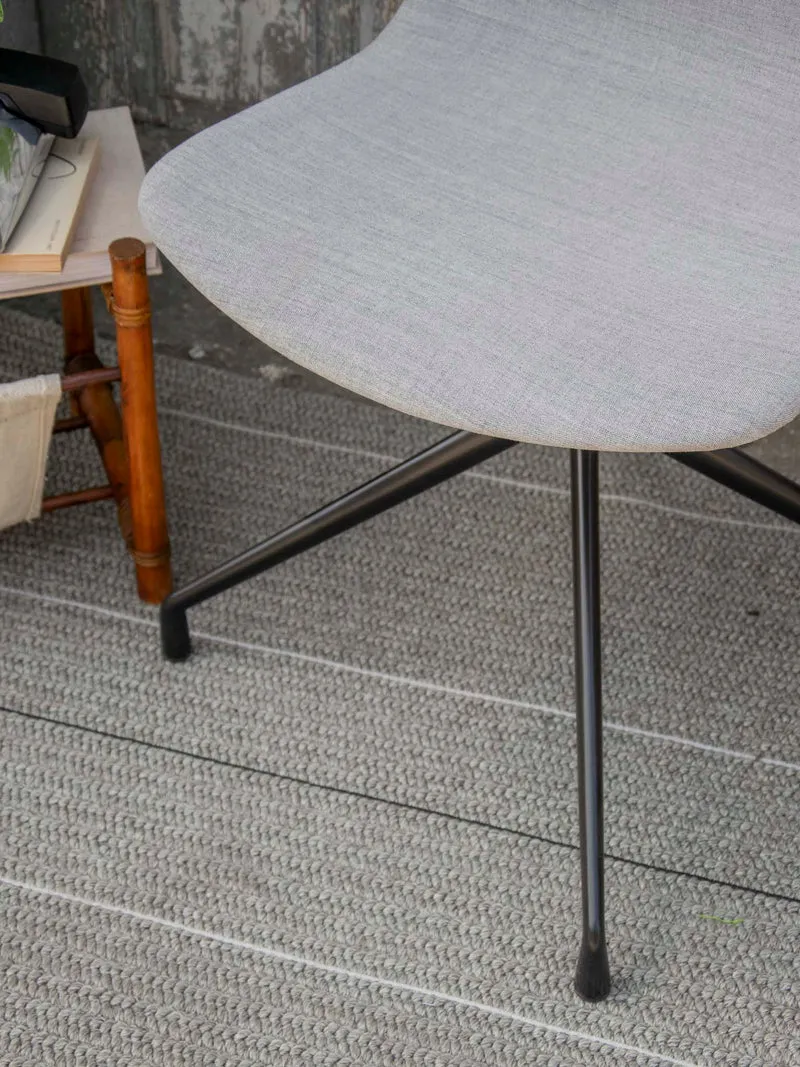 Alma, la chaise au design minimaliste N°1759