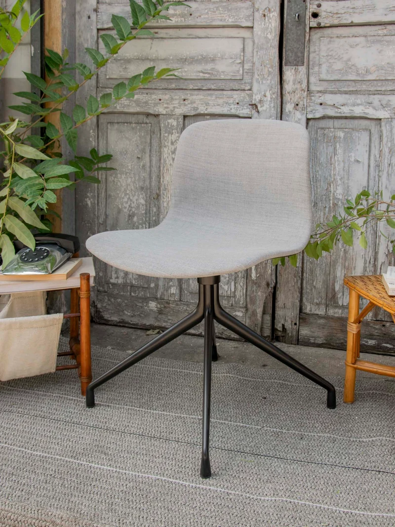 Alma, la chaise au design minimaliste N°1759