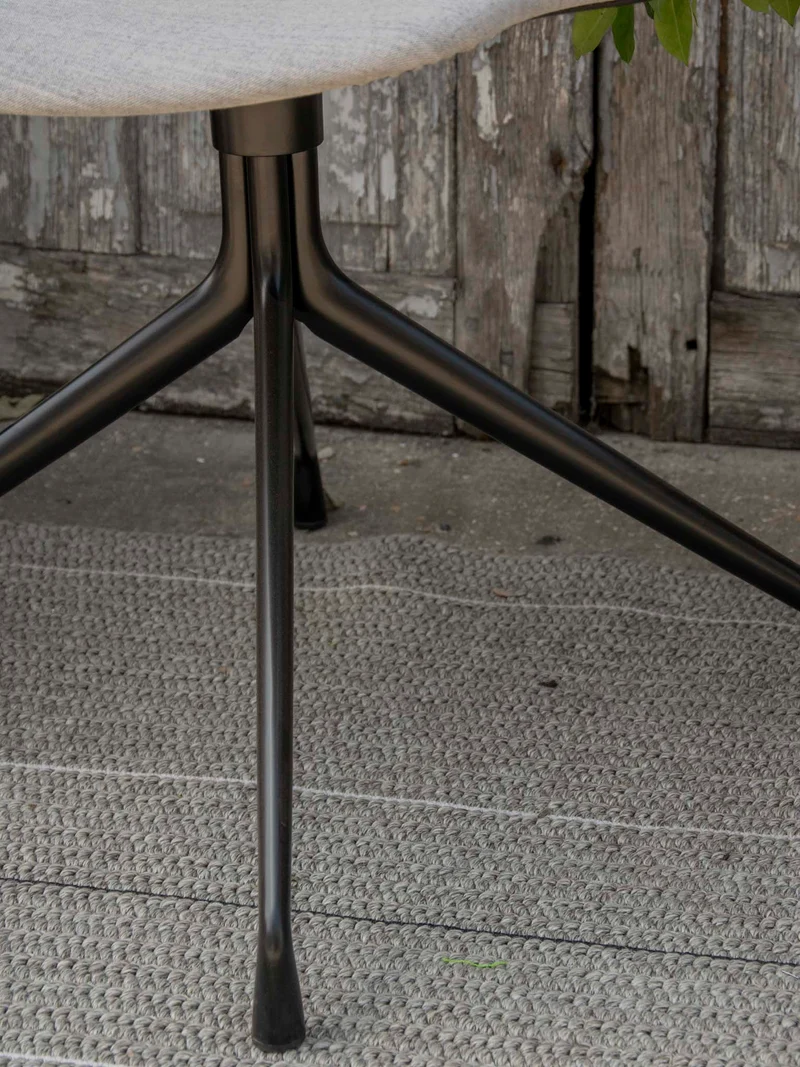 Alma, la chaise au design minimaliste N°1759