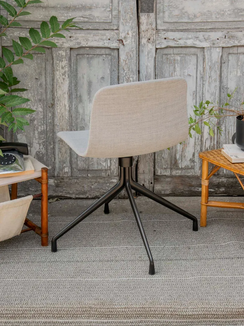 Alma, la chaise au design minimaliste N°1759
