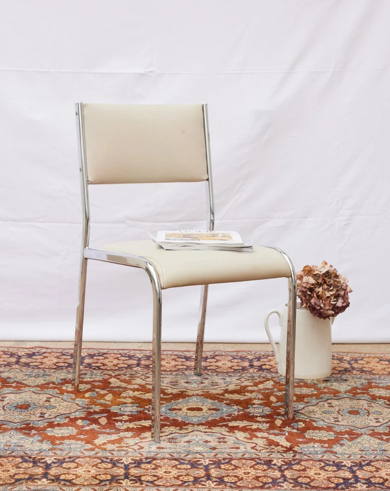 Alma, la chaise en skai et chrome N°1725