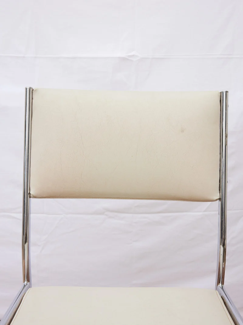 Alma, la chaise en skai et chrome N°1725