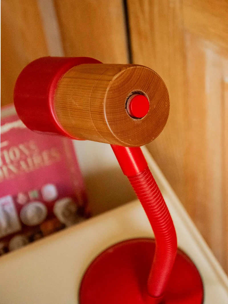 Julia, la lampe mid-century en bois et métal N°984