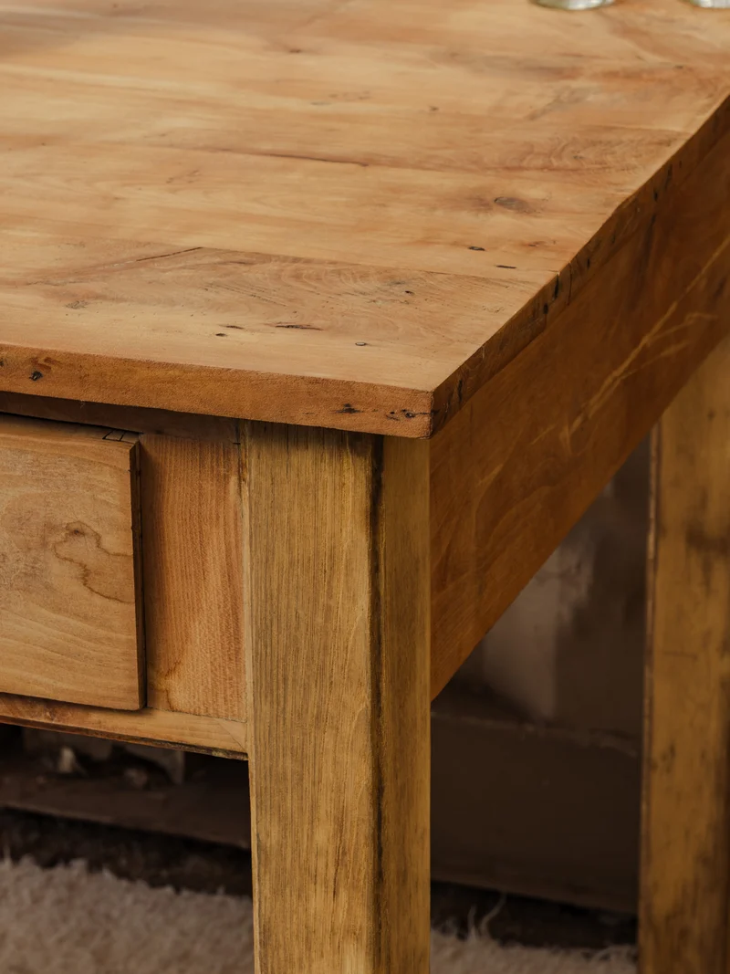 Romy, la table à manger en bois N°1439
