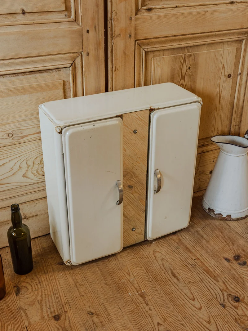 Gaëlle, l'ancienne armoire à pharmacie N°926