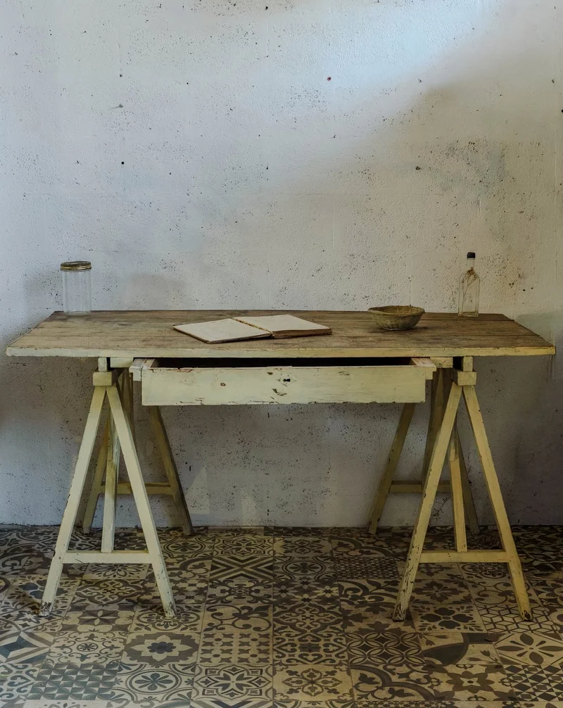 Edouard, le bureau sur tréteaux en bois patiné N°1017
