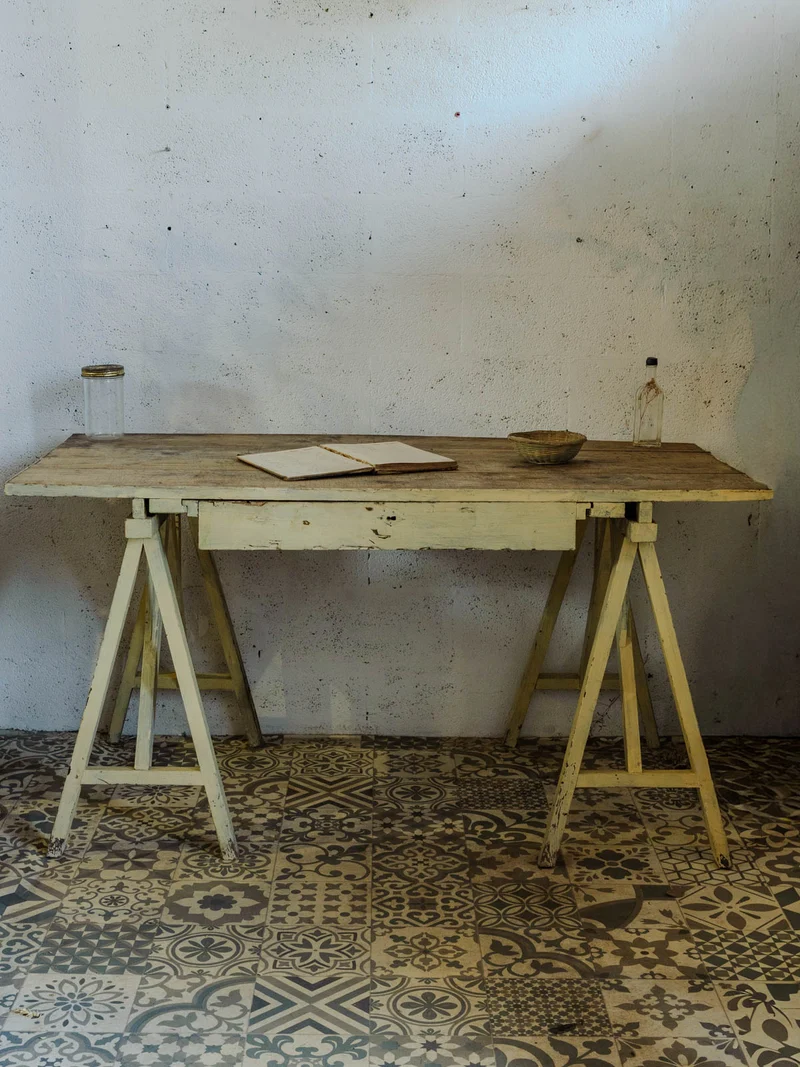 Edouard, le bureau sur tréteaux en bois patiné N°1017