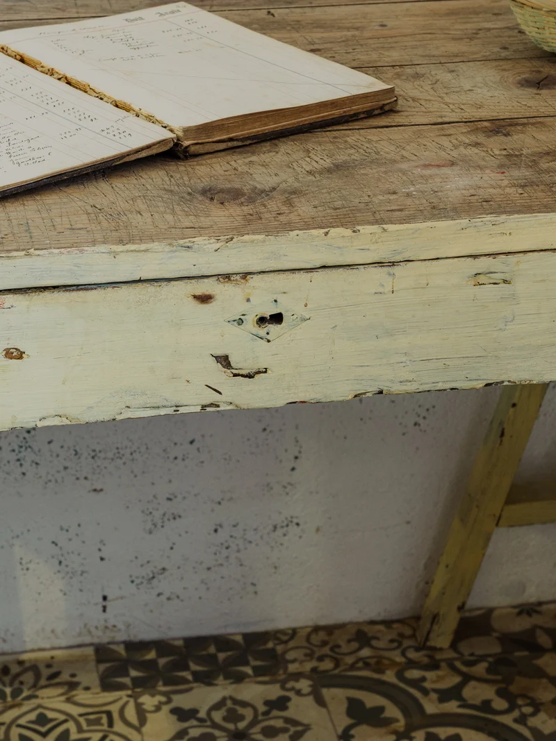 Edouard, le bureau sur tréteaux en bois patiné N°1017