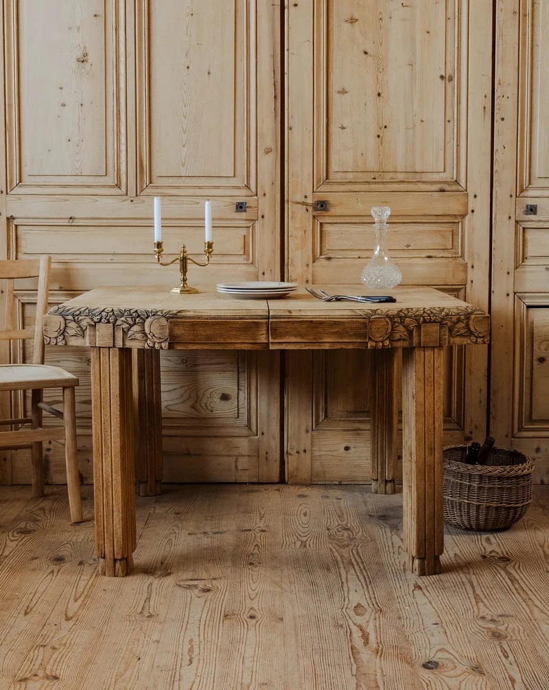Romy, la table à manger art déco en bois N°1425