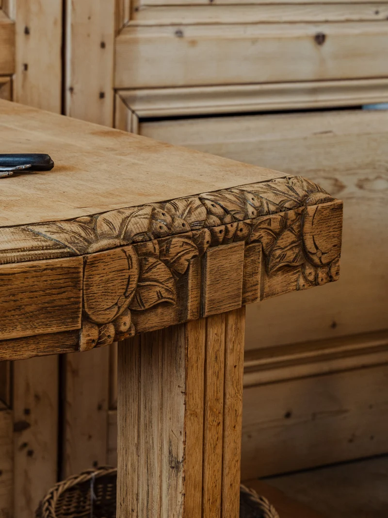 Romy, la table à manger art déco en bois N°1425