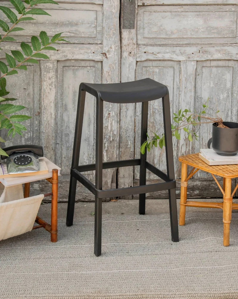Pierre, le tabouret de bar contemporain noir N°691