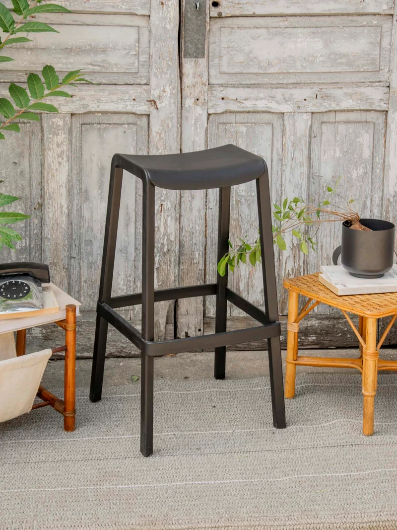 Pierre, le tabouret de bar contemporain noir N°691