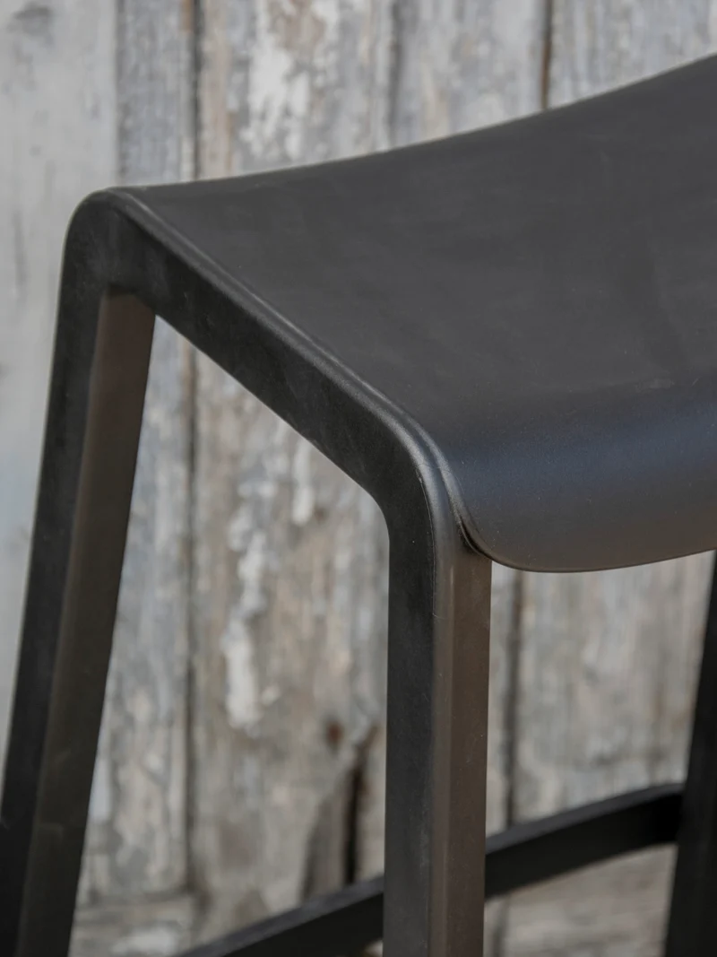 Pierre, le tabouret de bar contemporain noir N°691