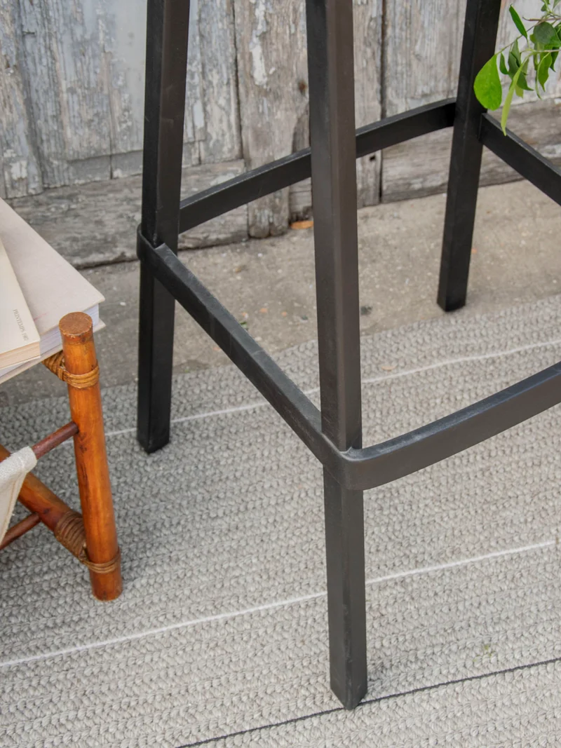 Pierre, le tabouret de bar contemporain noir N°691