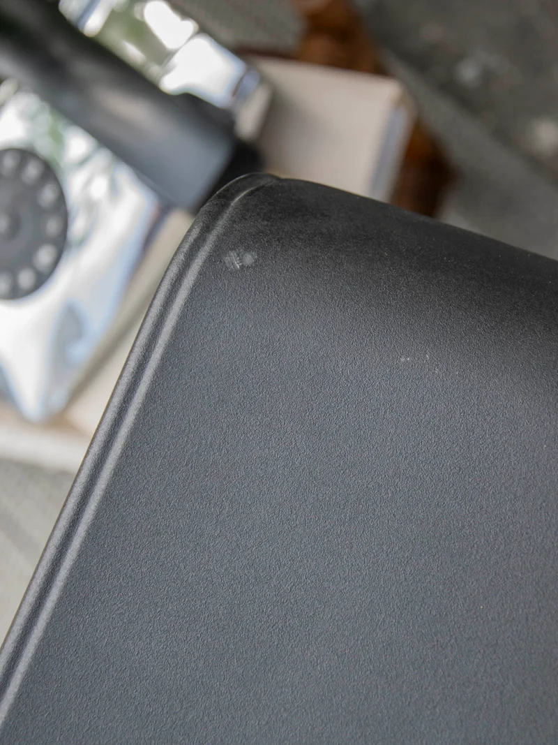 Pierre, le tabouret de bar contemporain noir N°691