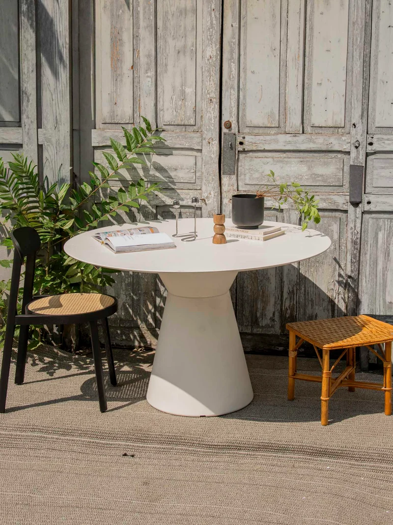 Karla, la table à manger Essens N°1224