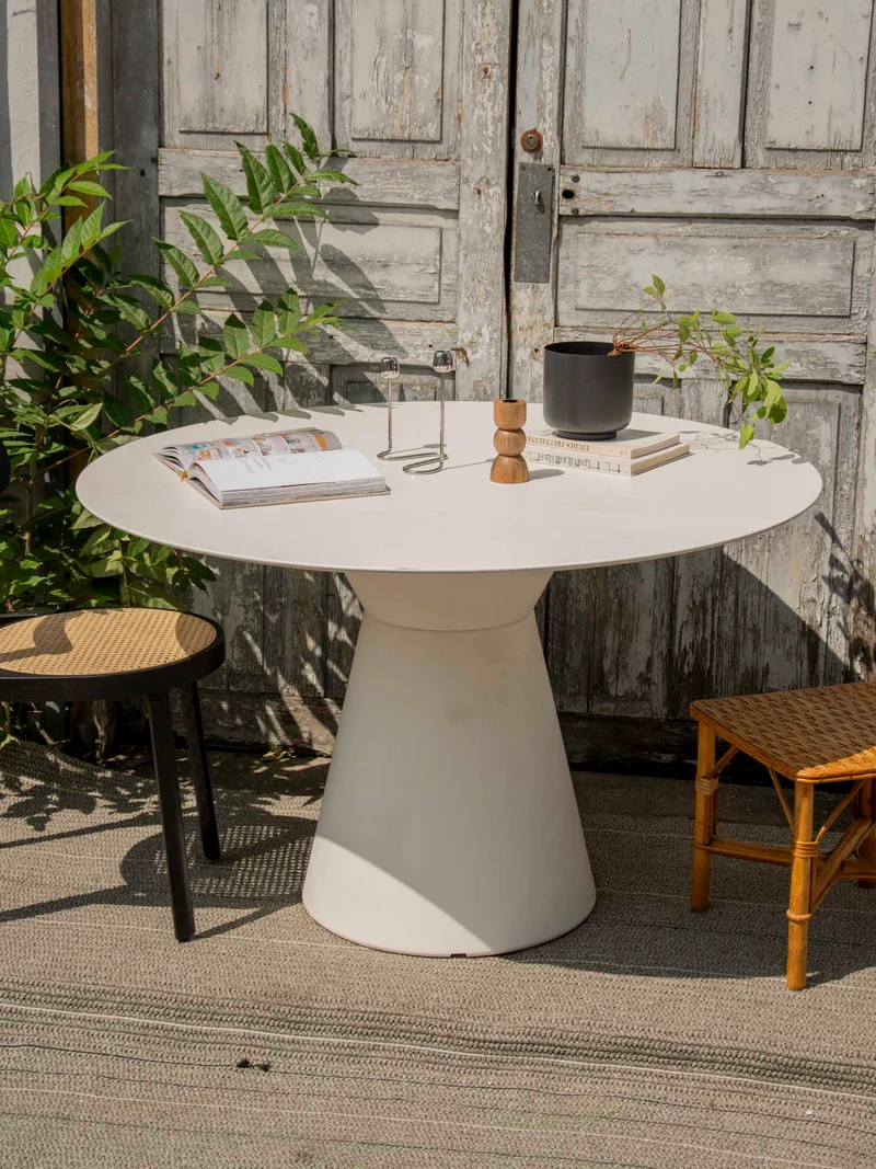 Karla, la table à manger Essens N°1224