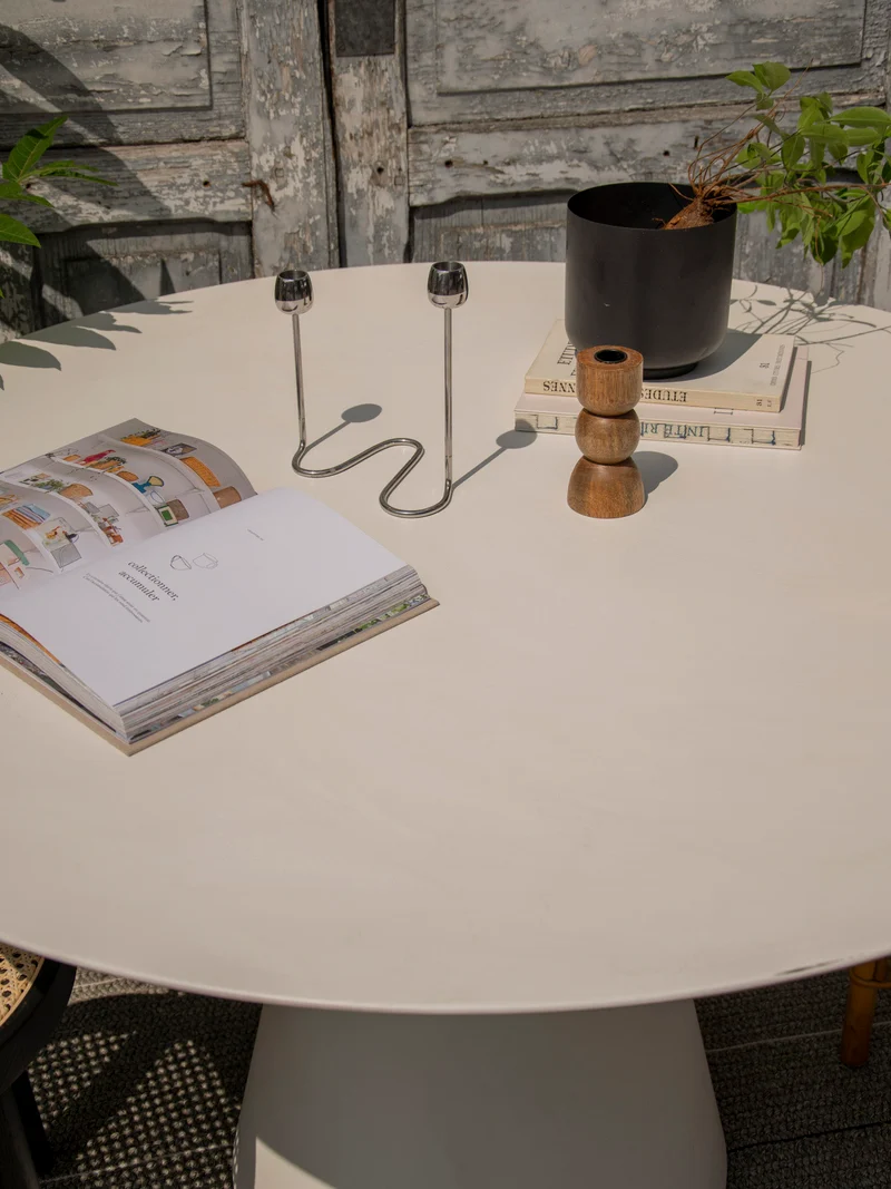 Karla, la table à manger Essens N°1224