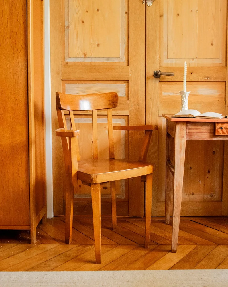 Ernest, le fauteuil au design élégant N°1085