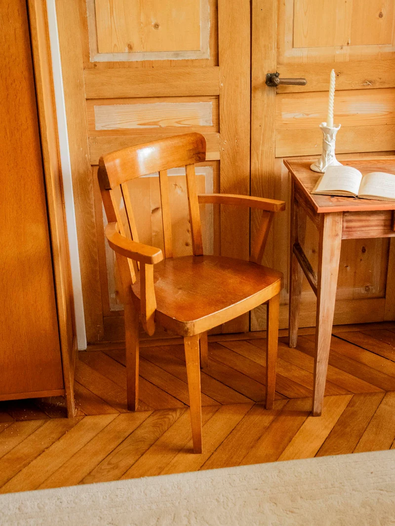 Ernest, le fauteuil au design élégant N°1085