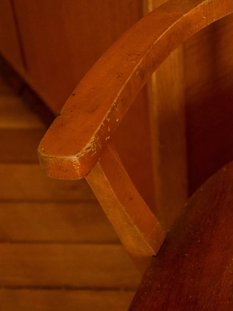 Ernest, le fauteuil au design élégant N°1085