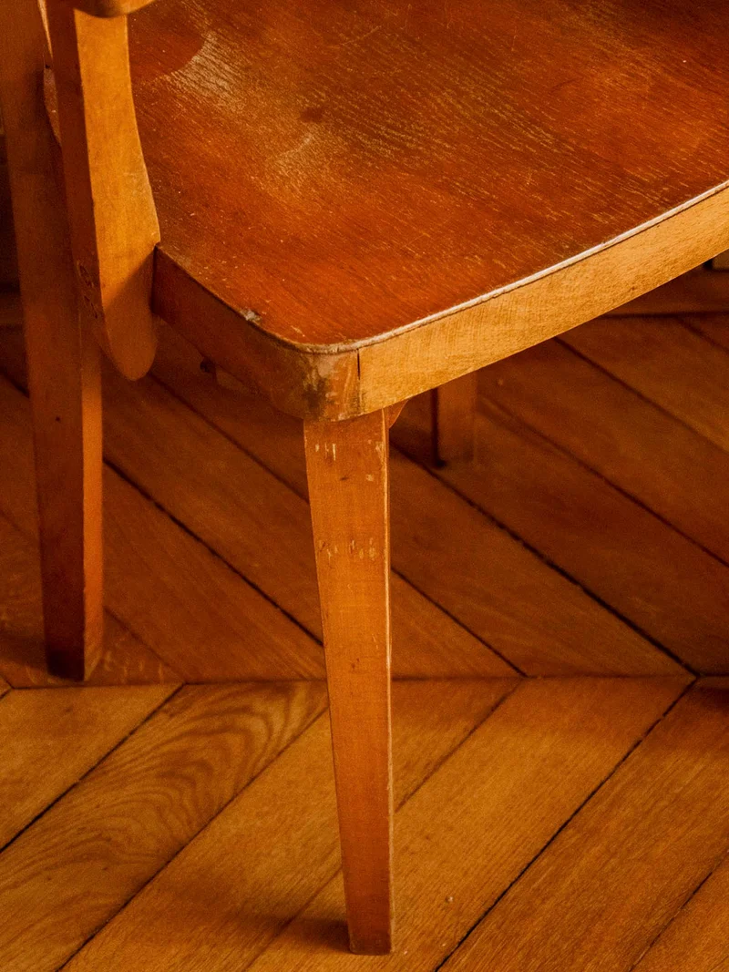 Ernest, le fauteuil au design élégant N°1085