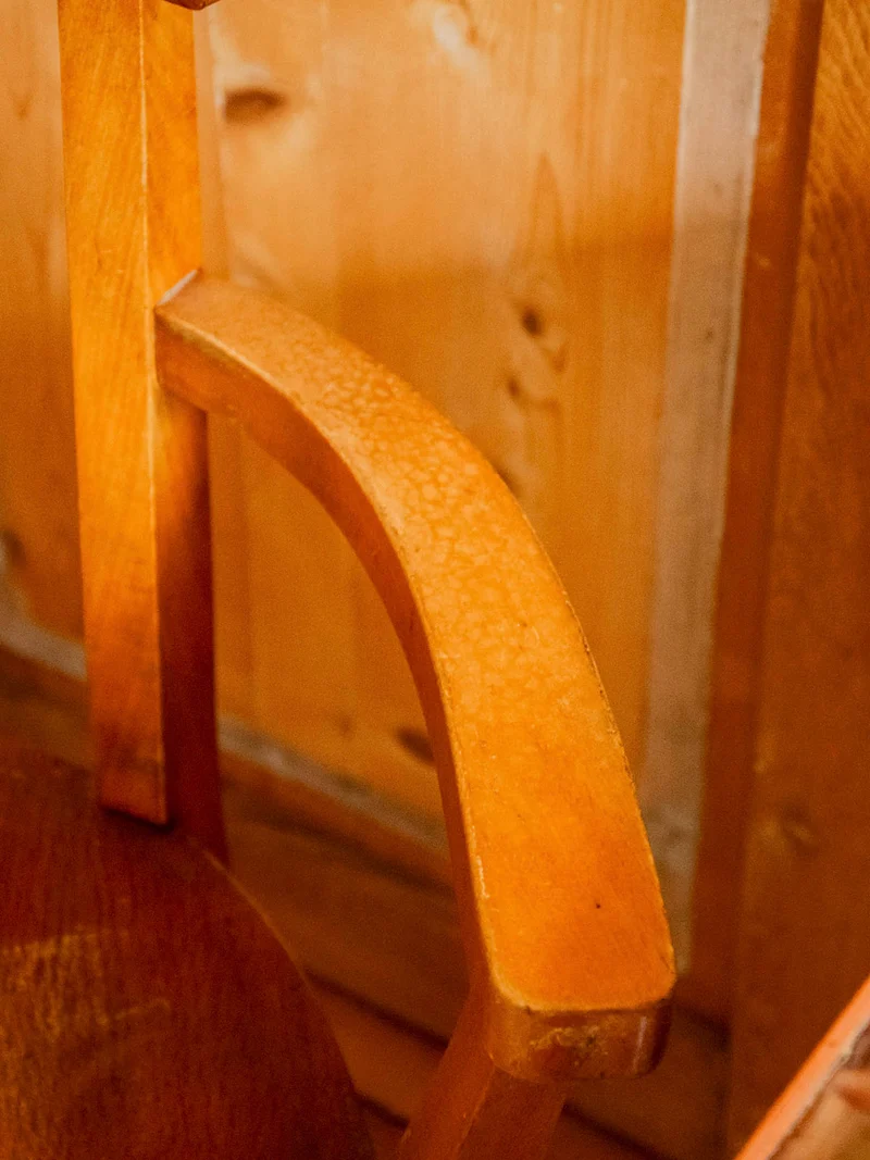 Ernest, le fauteuil au design élégant N°1085