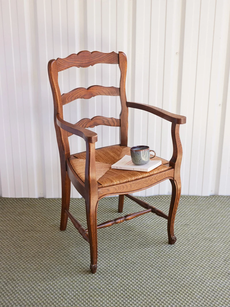 Ernest, le fauteuil en paille N°1493