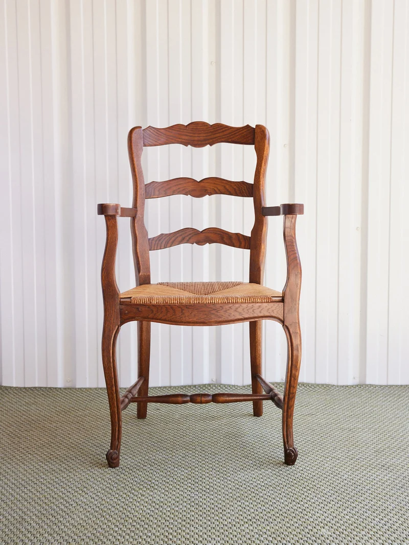 Ernest, le fauteuil en paille N°1493