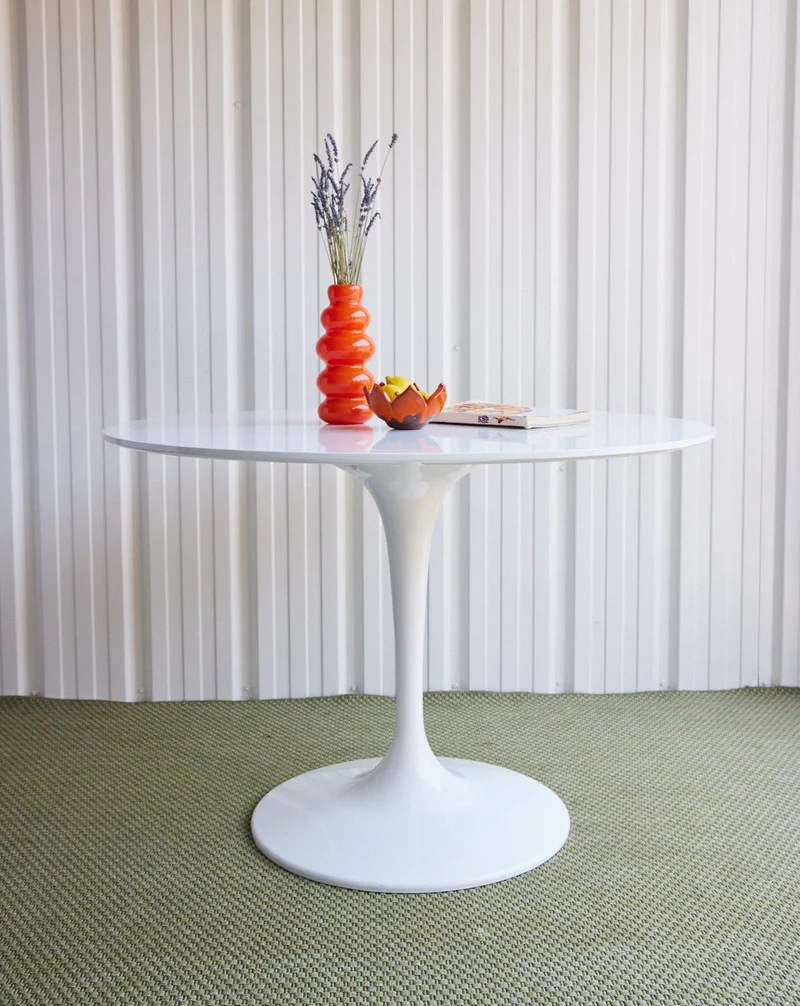 Karla, la table à manger tulipe blanche N°1229