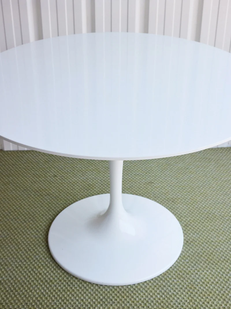 Karla, la table à manger tulipe blanche N°1229